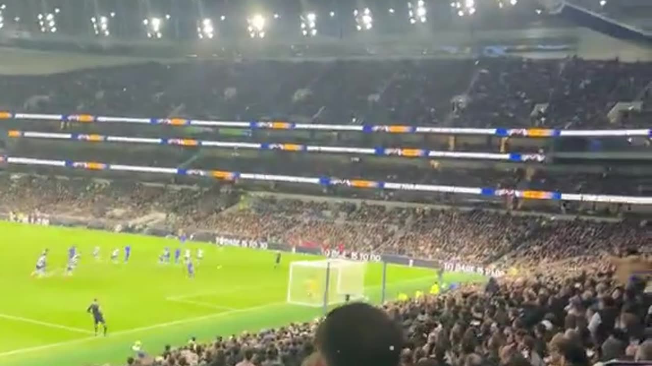 Chelsea Fan Ask 'Are You Feeling Cold' to Tottenham Fans Right Before Cole Palmer’s Panenka Penalty