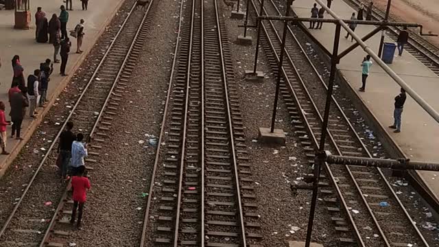 Extremely Crowded Train Pulls Into Station