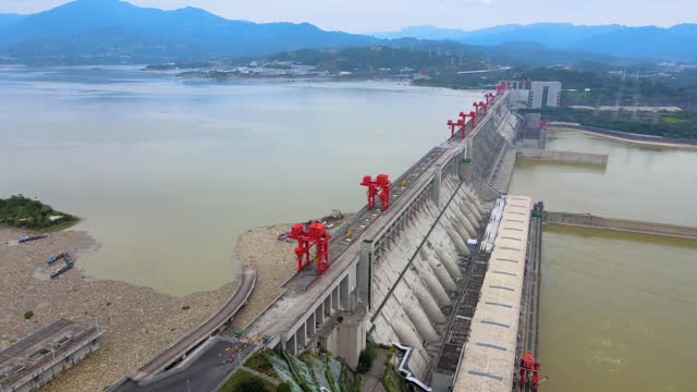 Clean and tidy dam