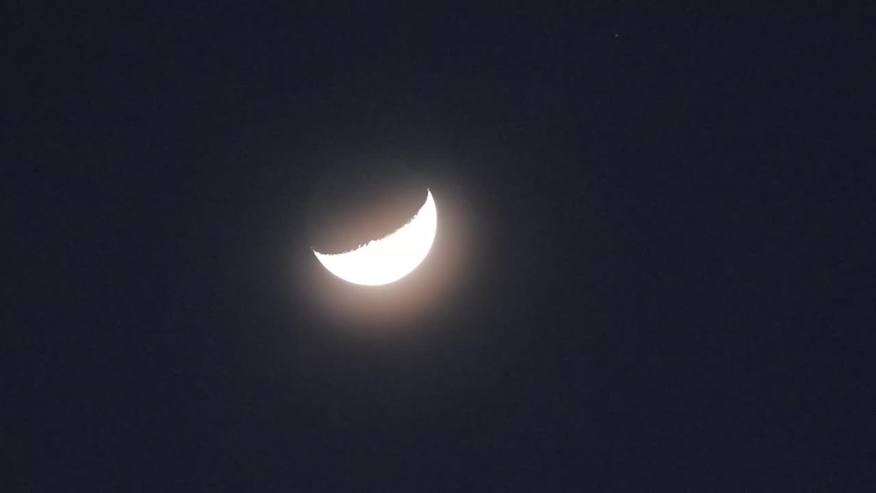 Zooming in on the Moon in the NW suburbs of Chicago