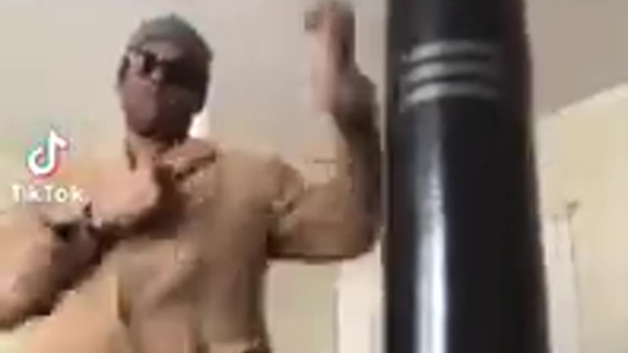 Funny Neo in matrix 4