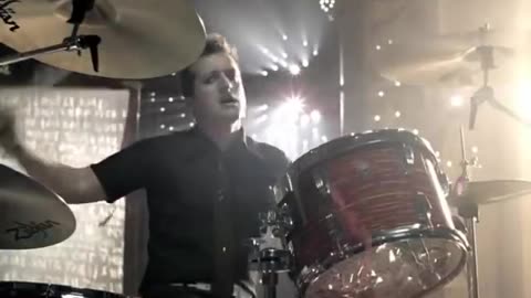 BOULEVARD OF BROKEN DREAMS official music video by Green Day