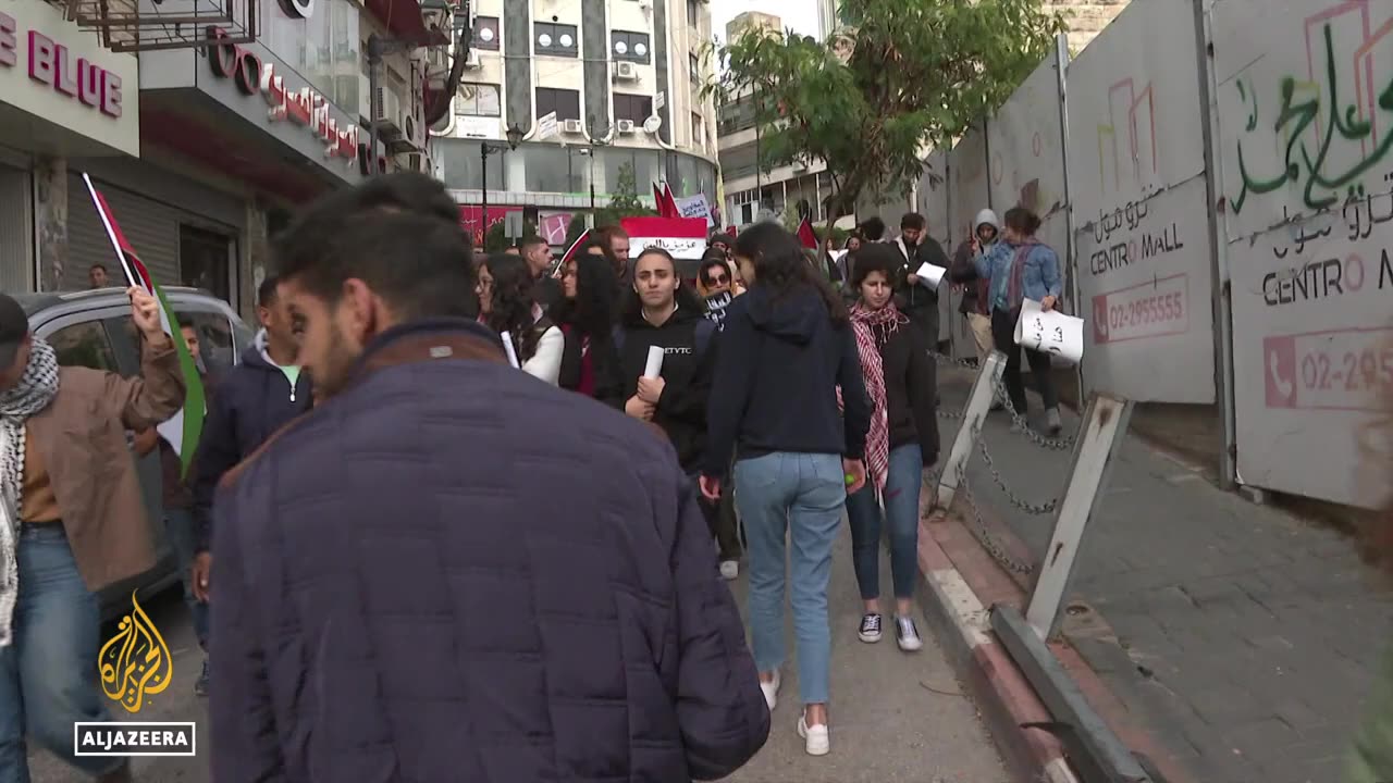 Palestinians rally in Ramallah after ceasefire deal announcement between Hamas and Israel