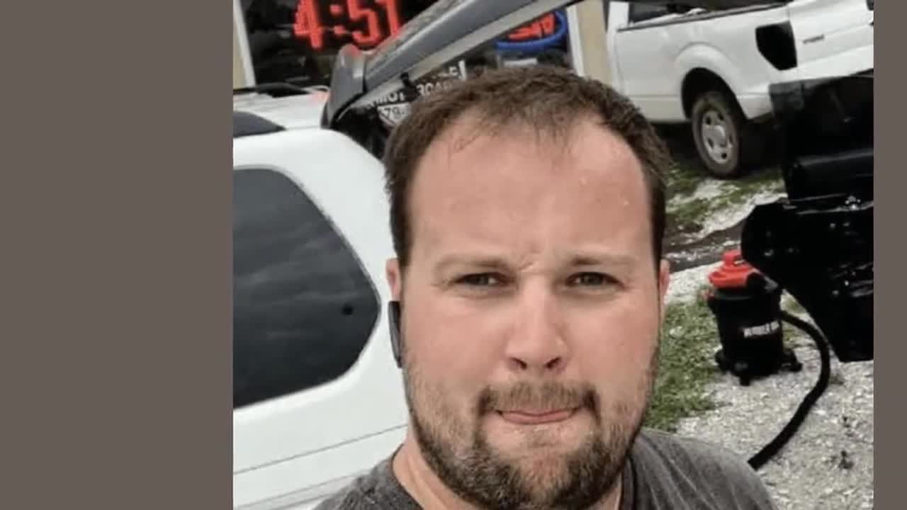 A prisoner escapes from Josh Duggar's facility, terrifying the locals of a small Texas town