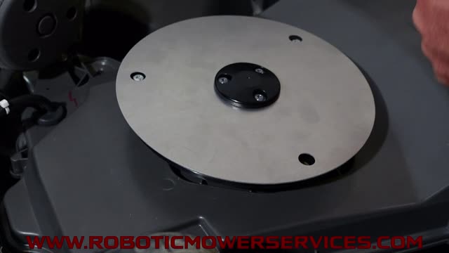 How to change blades on a Husqvarna Automower