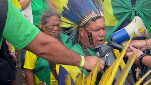 INDIGENAS CLAMANDO A DEUS PELA NAÇÃO - EMOCIONANTE