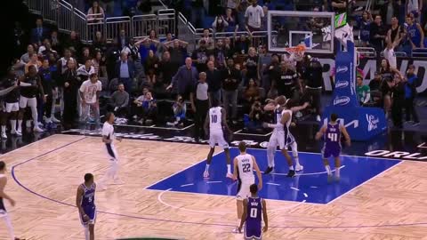 De'Aaron Fox hits insane buzzer beater game winner from half court vs Magic 🤯