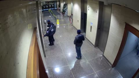 8003FCOB01ElevatorLobby_2021-01-06_19h00min01s253ms.mp4