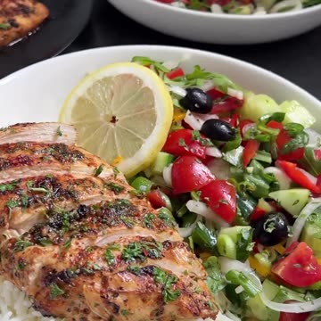 "The Irresistible Tang of Garlic and Lemon: Elevating Your Chicken Dish to New Heights!"