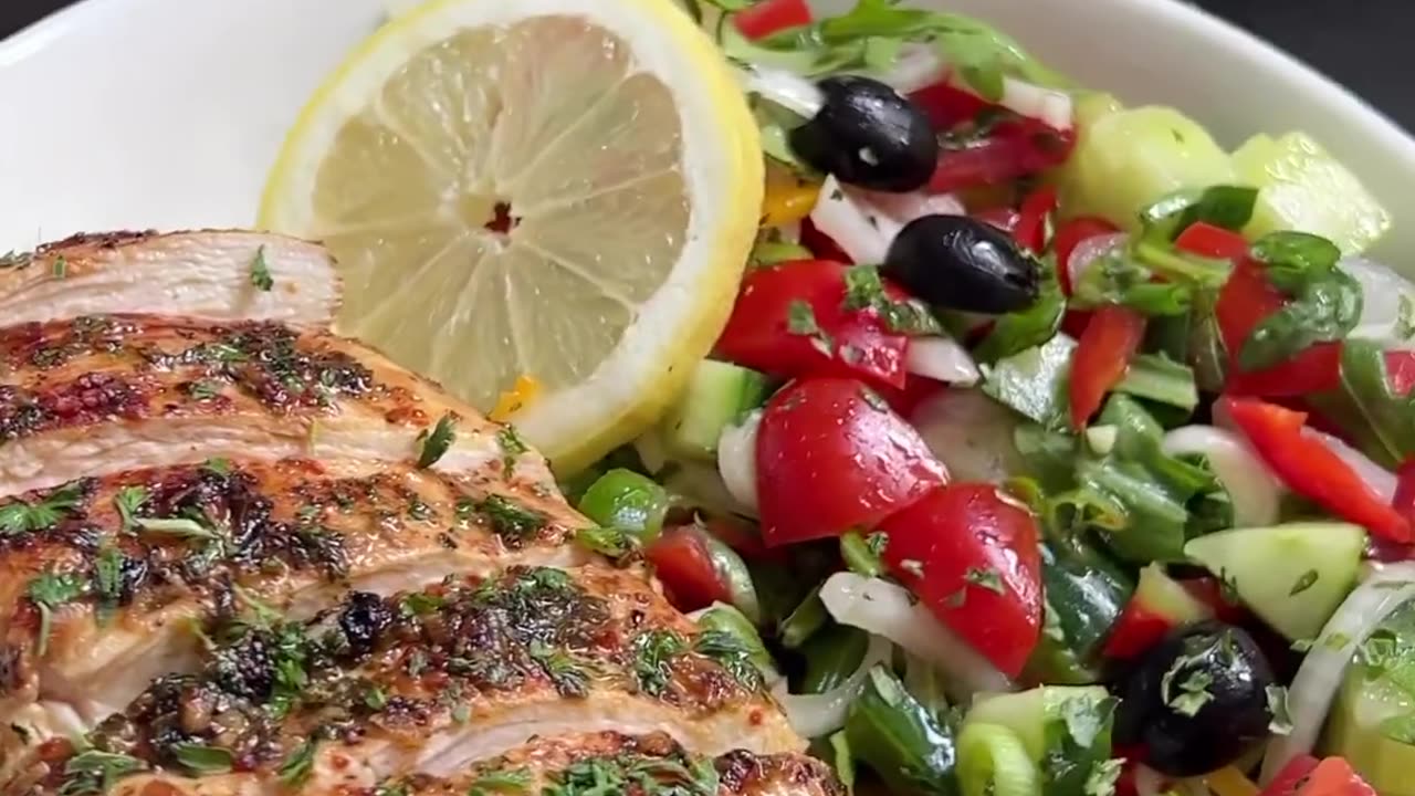 "The Irresistible Tang of Garlic and Lemon: Elevating Your Chicken Dish to New Heights!"