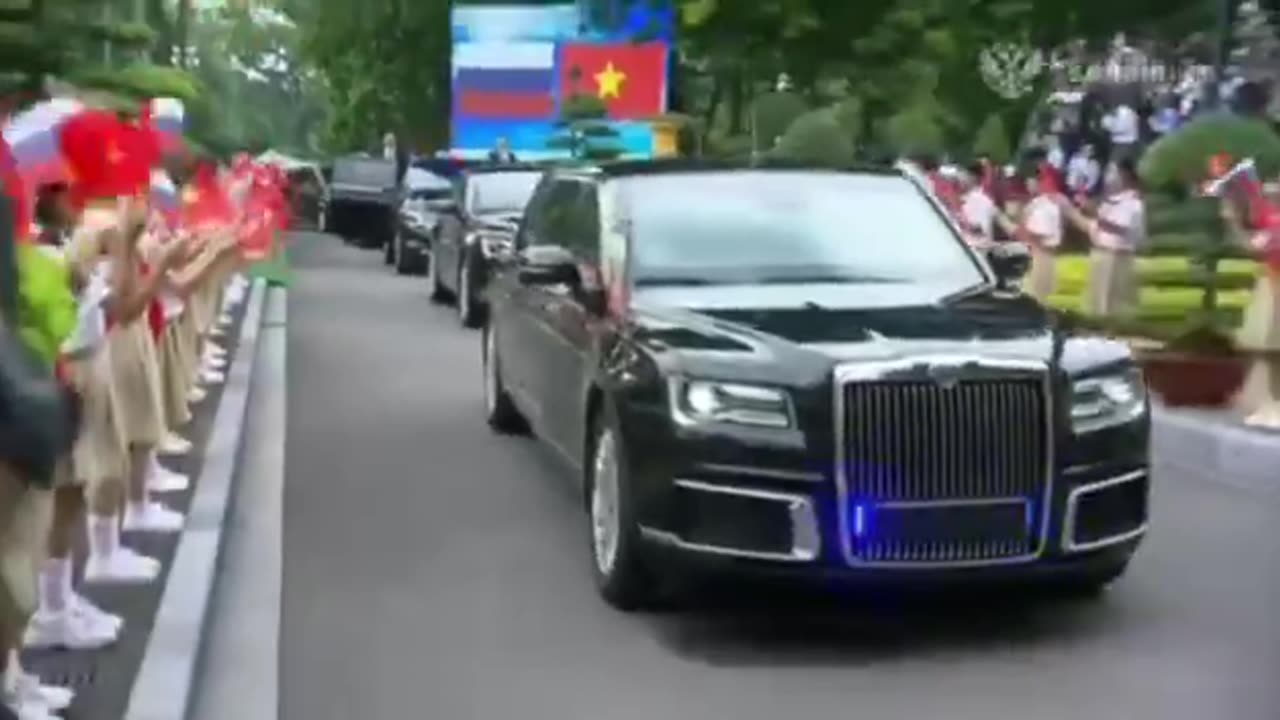 Putin came to Vietnam.