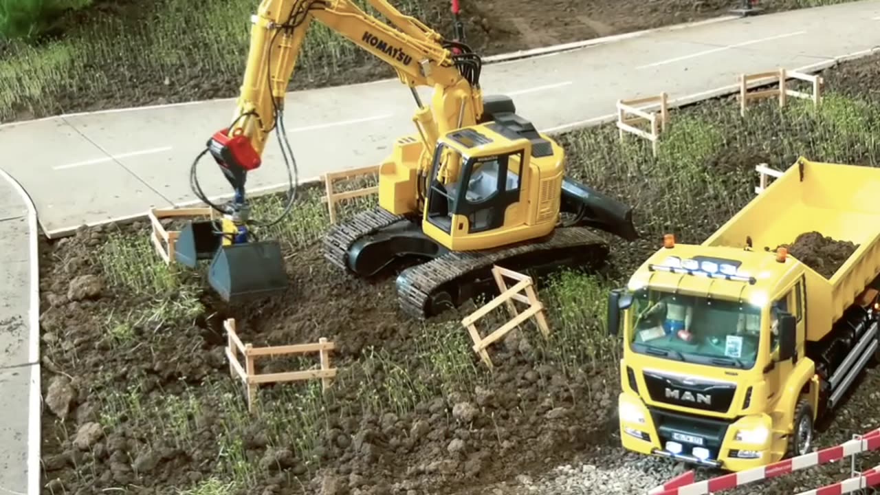 excavator and dum truck