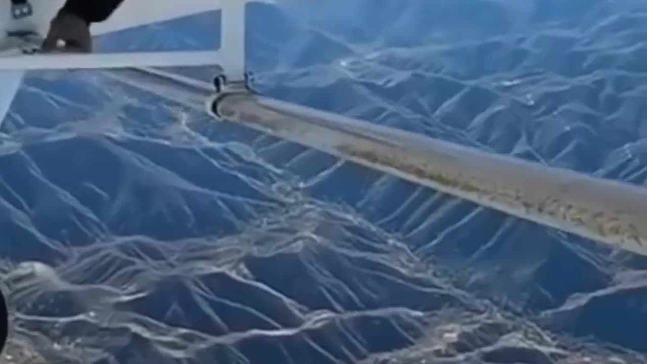 🤯 MAN JUMPS FROM THE AIRPLANE WITHOUT PARACHUTE 🤯