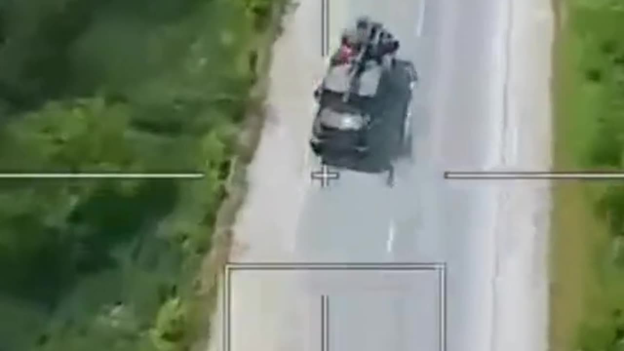 Ukrainian CAESAR SPH flips while driver trys to save it from Russia Lancet kamikaze drone.