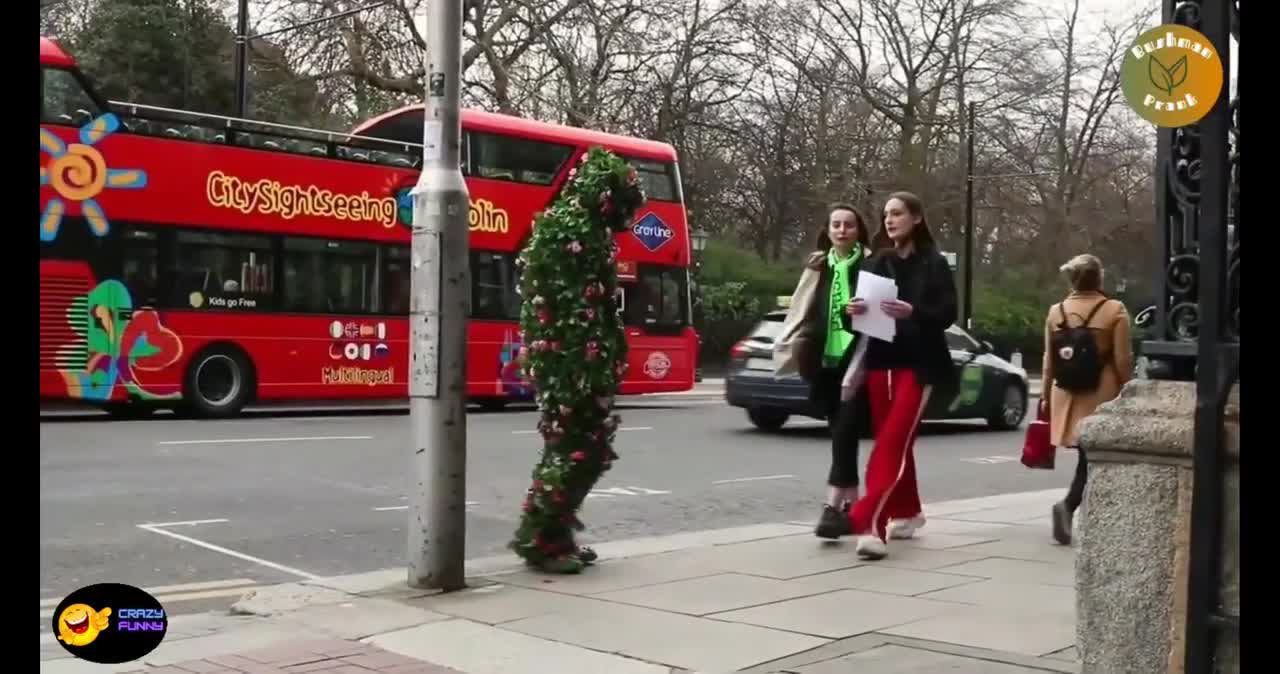 🌳 Bushman Prank - The Craziest Screams And Reactions 002