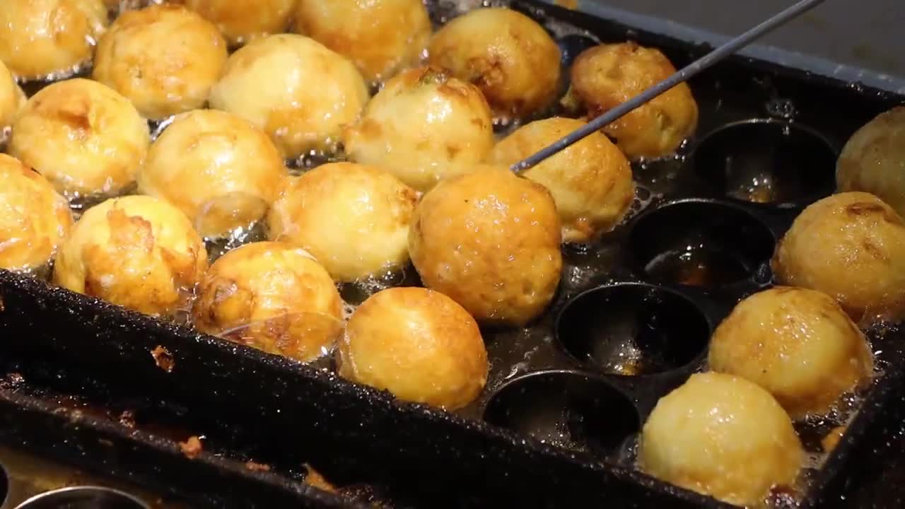 Chinese street dish is known as takoyaki