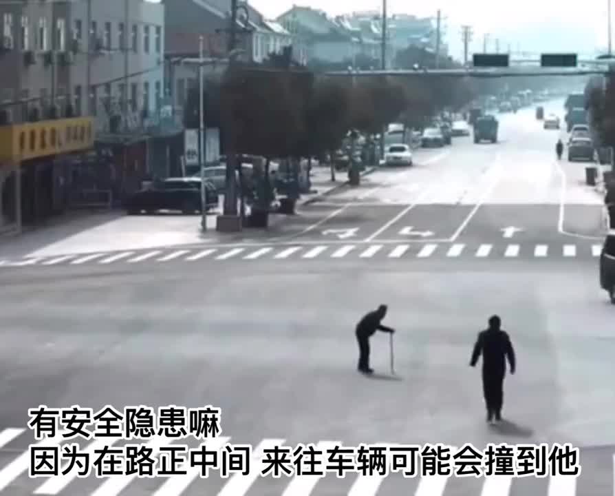 The octogenarian hobbled across the road.