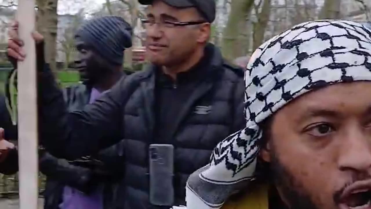 Muslim Man threatens a Christian Woman #Muslims #Islam #SpeakersCorner