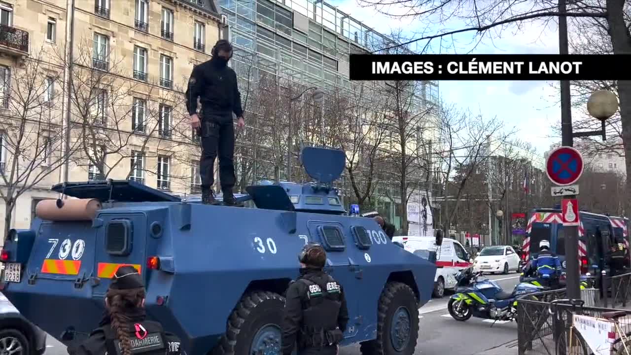 Latest footage from Paris as the French convoy is expected.