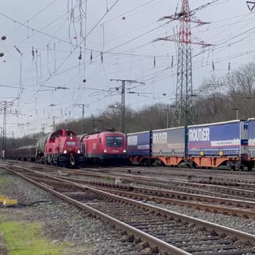 261 025-1 and 1116 078 at the entrance to Cologne-Gremberg