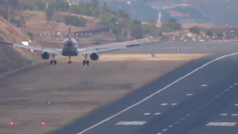 AMAZING APPROACHS Crosswind Landings in Madeira