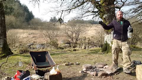 Food is cooked from th campfire . Vlog. Morning curry for breakfast