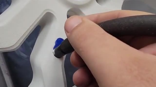 Wheel hub painting convenience tool