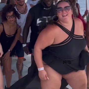 Fat woman amazing dance