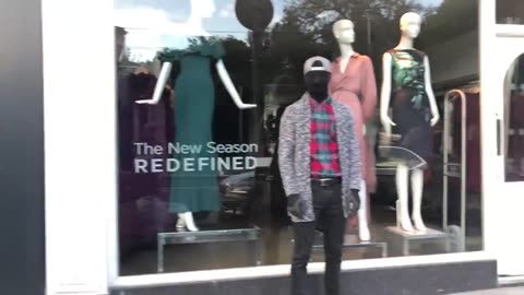 Women scream so loud: MANNEQUIN PRANK