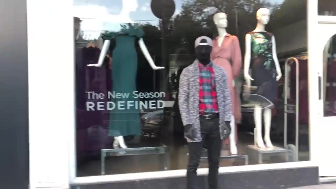 Women scream so loud: MANNEQUIN PRANK