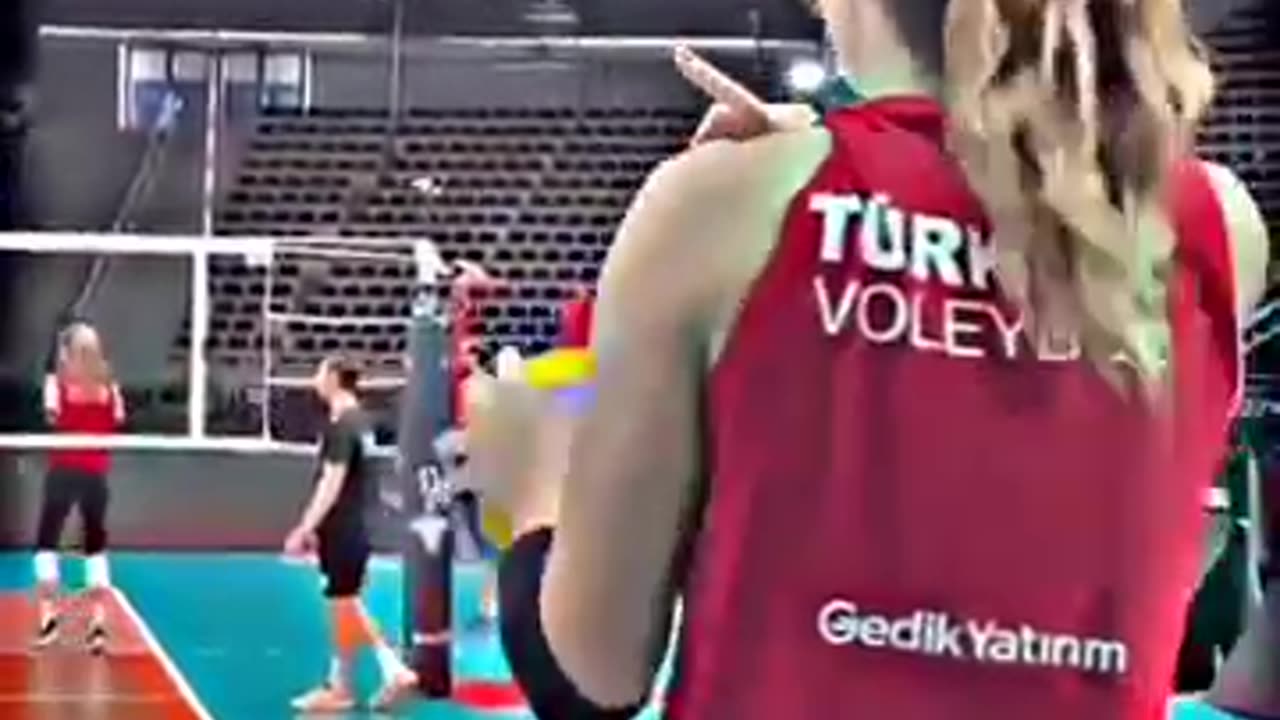 Zehra_Gunes_face_expression____Volleyball