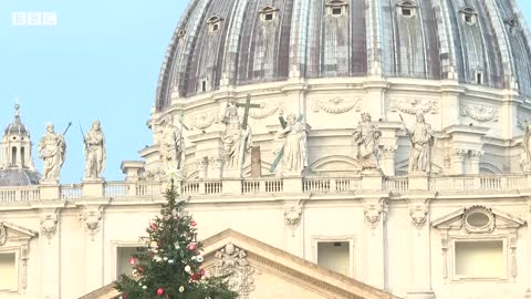 Former Pope Benedict XVI lying in state at Vatican begins - BBC News