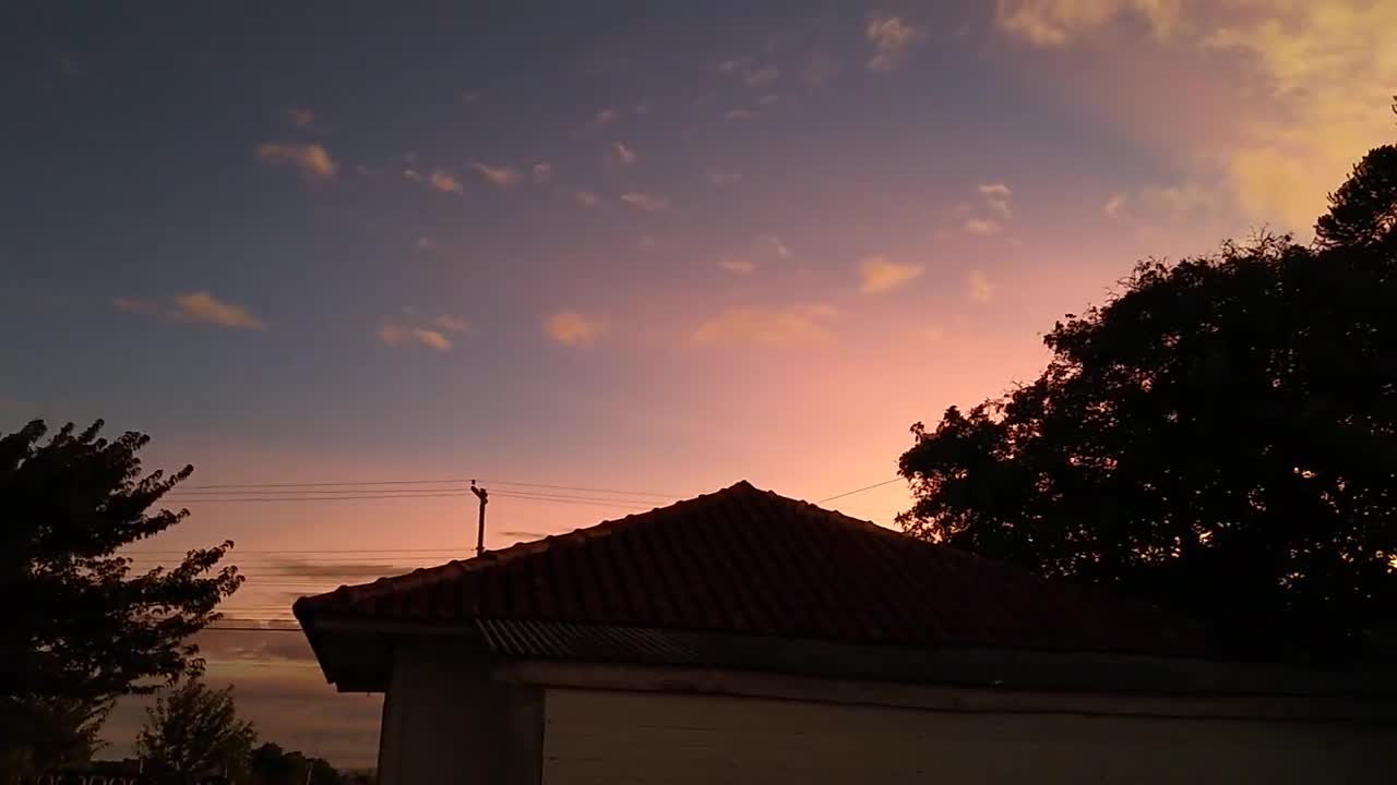 Por do sol em 30 de janeiro de 2022 Efeito da poeira do Vulcao