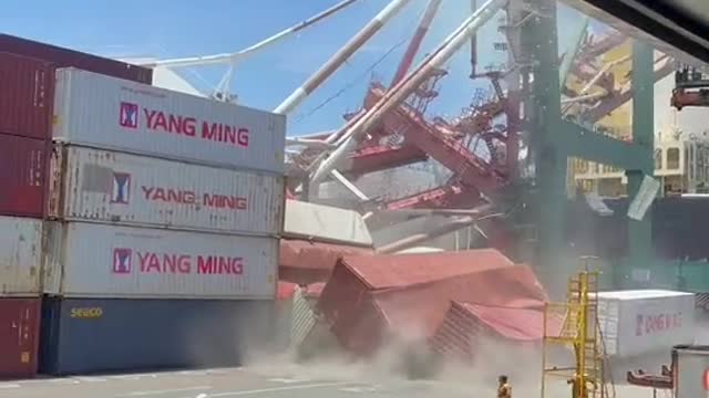 Crane collapse at Beijing port in China