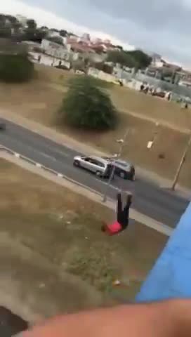 Darwin Award goes to this dumbass!