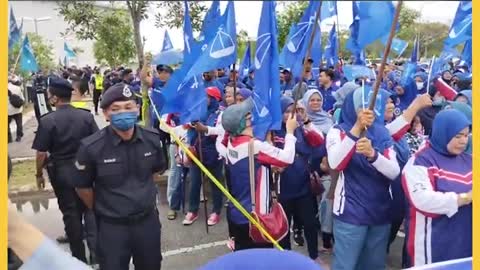 Suasana tegang antara penyokong PN, BN dengan laungan penyamun, katak