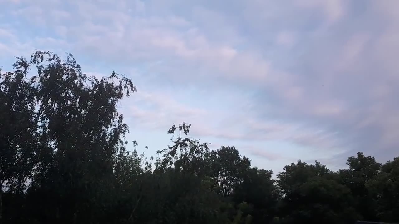 Himmel in Berlin am 3.7.2023 um 20:30 Uhr