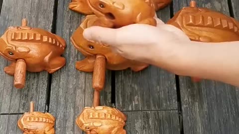 Funny wooden Frog ASMR