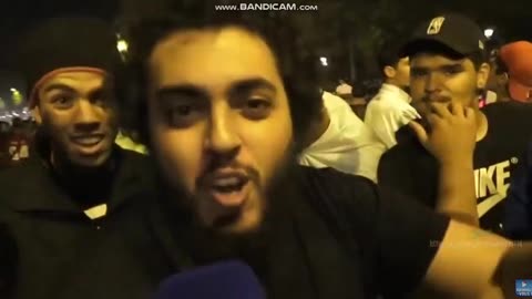 Islamisten Migranten in Paris Frankreich bedrohen Le Pen mit den Worten: