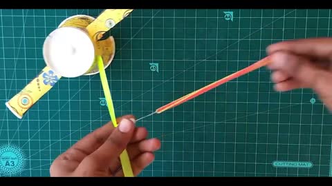 Como Fazer um Helicoptero que voa de verdade, com um copo de papel. How to Make a Helicopter that Really Flies with a Paper Cup
