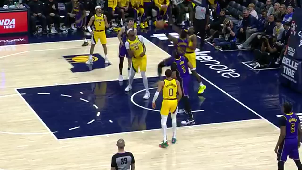 Hachimura Attacks the Rim! Powerful Dunk for Lakers