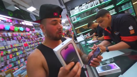 COMPREI 2 IPHONE 14 Pro AVISTA NO DINHEIRO !! * gastei 25 mil reais * um pra mim outro presente 🎁