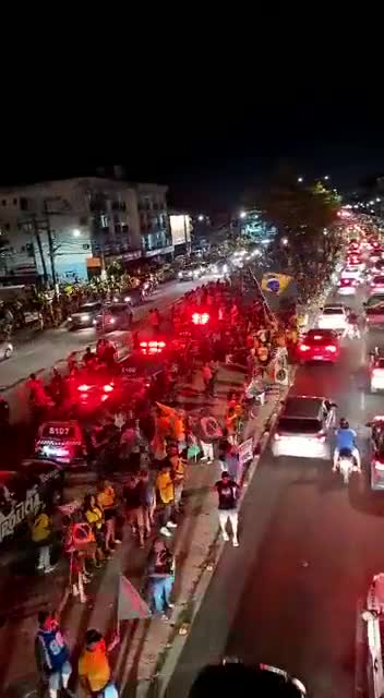 The Brazilian people are on the streets in front of the Brazilian army barracks