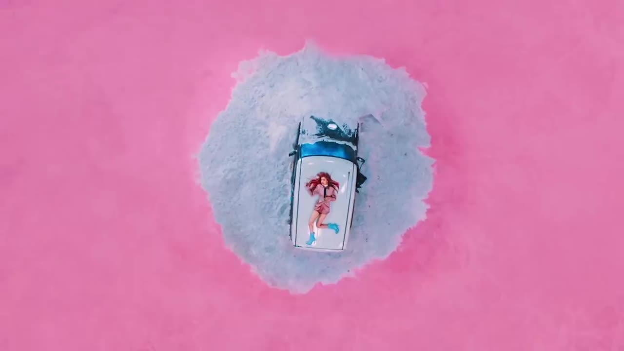 BLACKPINK - '휘파람 (WHISTLE)' M-V