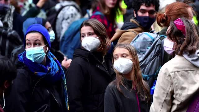 Greta Thunberg joins youth climate march at COP26