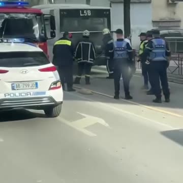 Digjet në Laprakë, autobusi i linjës së 'Institutit'