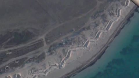 Russians Build Useless Defenses Along Crimea