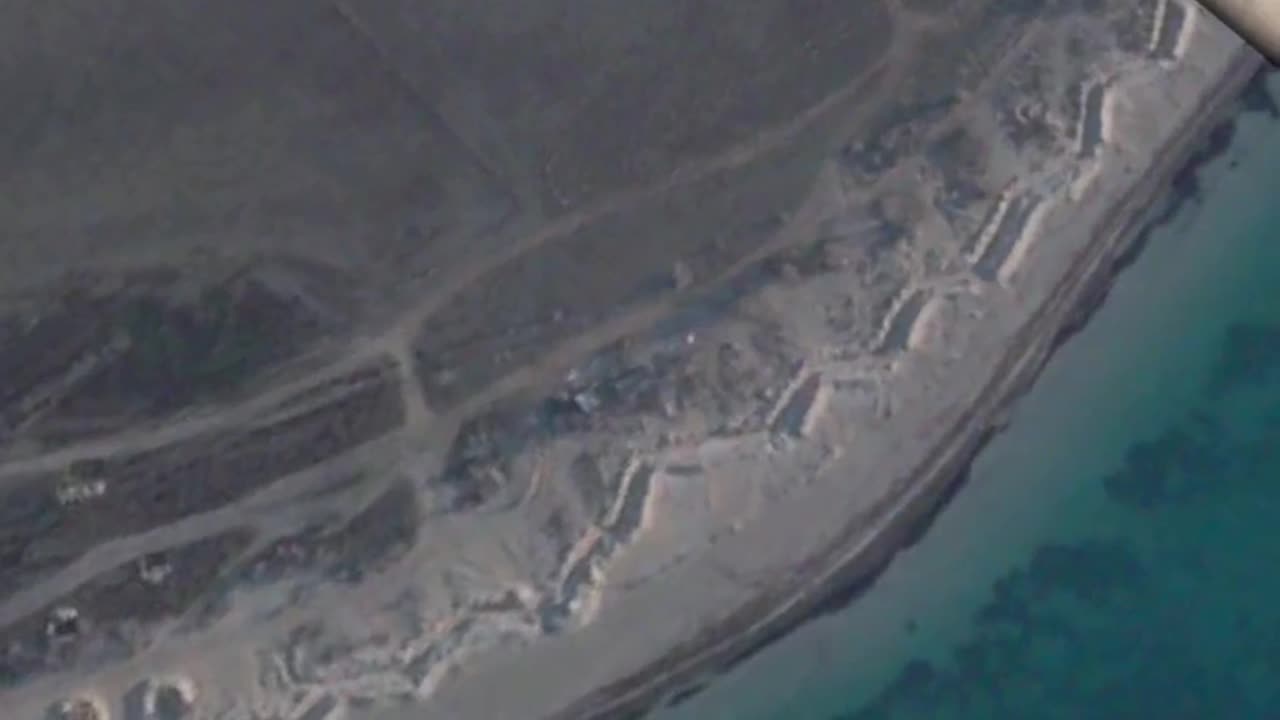 Russians Build Useless Defenses Along Crimea