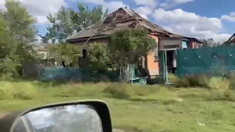 Entre las batallas por Ucrania, los soldados fronterizos ayudan a los voluntarios a entregar ayuda