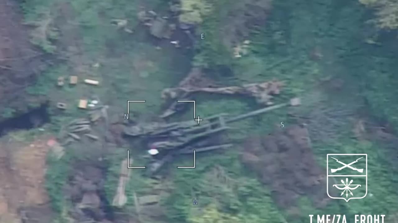 Lancet drone vs m777 howitzer